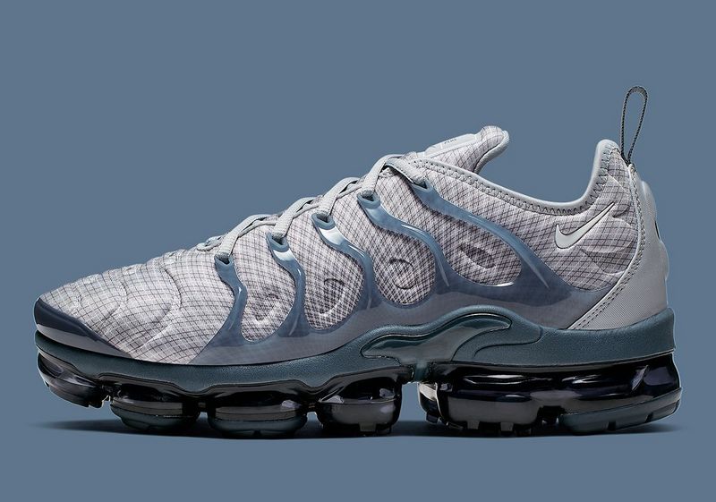 grey and blue vapormax plus