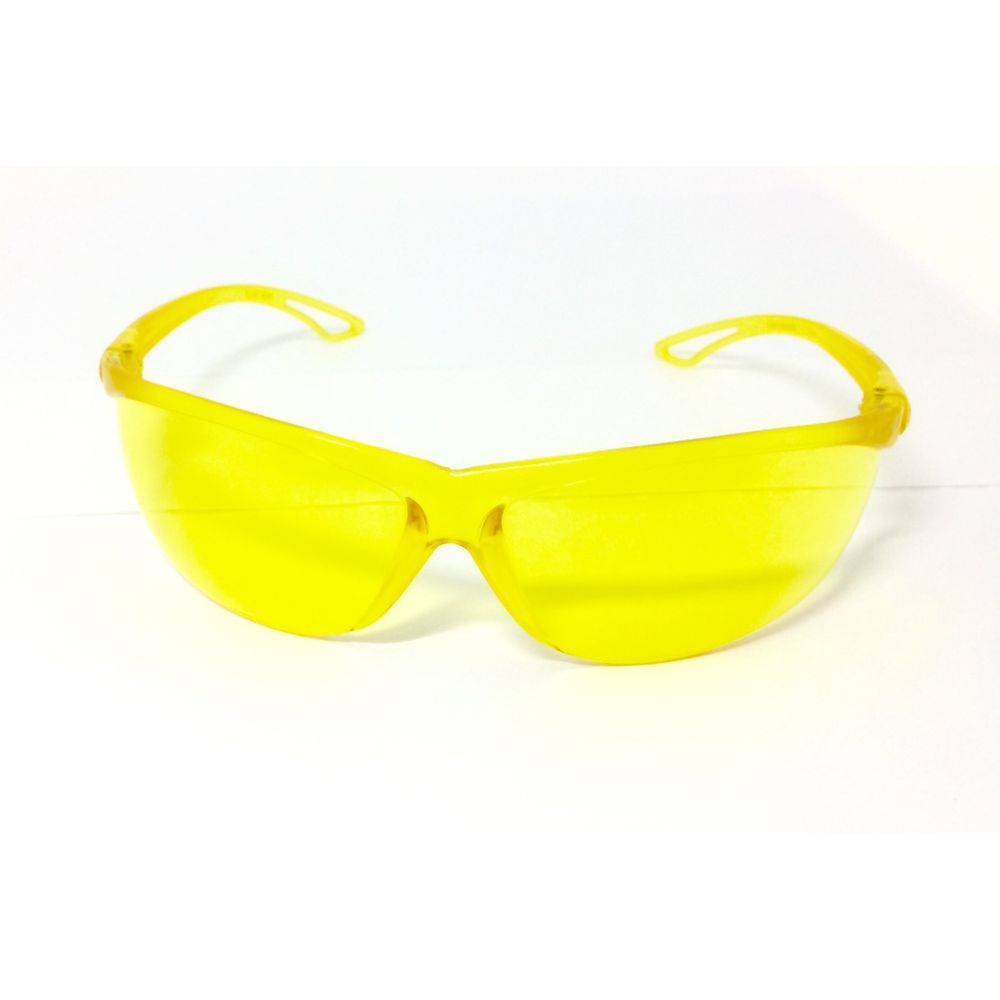 Óculos destinado a proteção do usuário contra projeção de